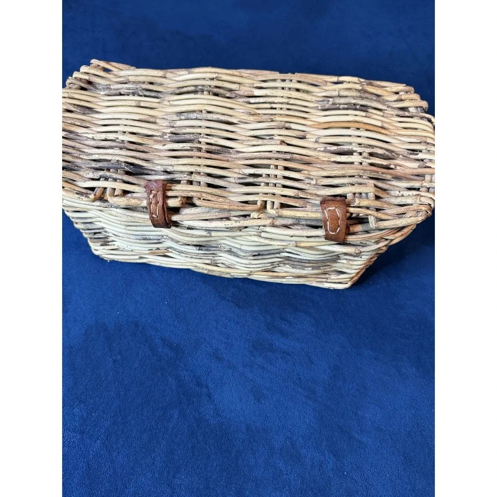 Vintage 15in Woven Wicker Picnic Basket Rustic Leather Hinge Straps